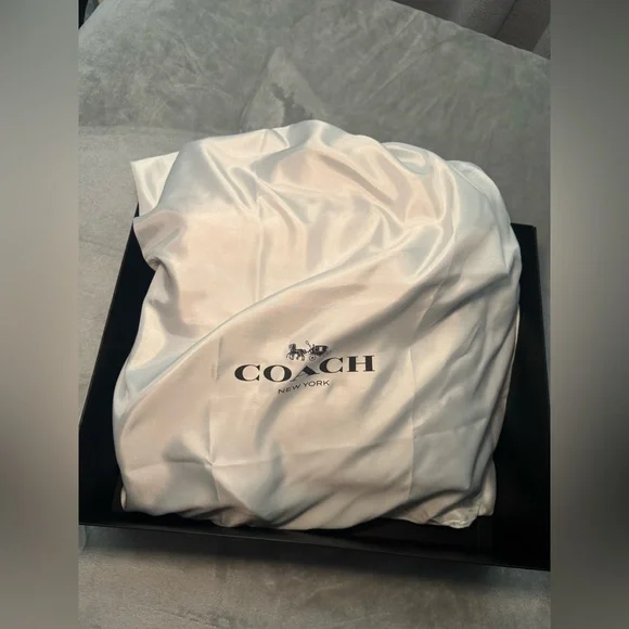 Coach - Signature Backpack - Picture 3 of 5